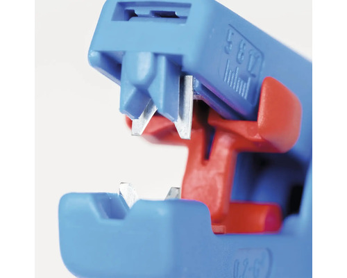 Detailopname van een draadstriptang