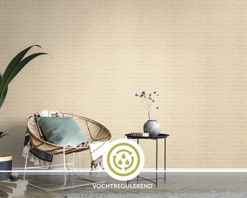 Woonkamer met bakstenen behang, stoel en tafel