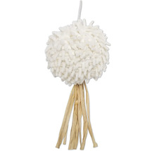 Decoratieve hanglamp met witte lampenkap en raffia franjes