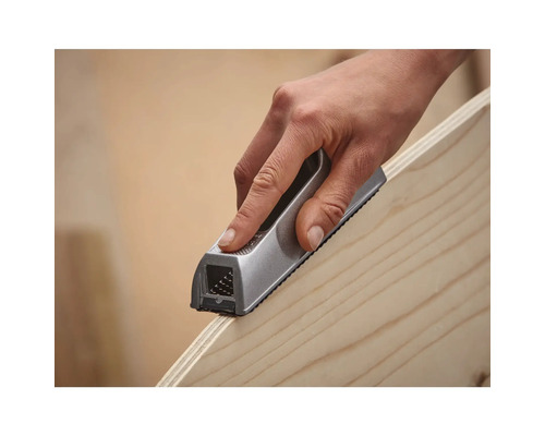 Kantfrees in gebruik op hout