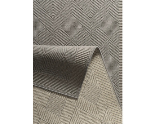 Detail van een geweven tapijt met een geometrisch patroon