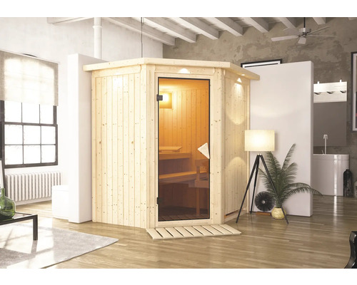 Interieurweergave van een woonkamer met een houten hoeksauna