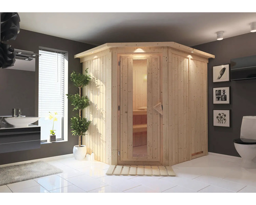Houten hoeksauna met glazen deur in lichte badkamer