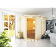 Interieurfoto van een badkamer met een houten sauna met glazen deur, een bad en een raam