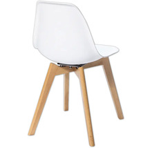 Stoel met houten poten en kunststof zitting