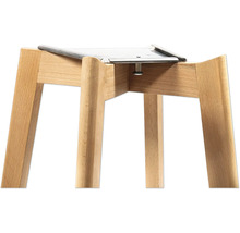 Houten kruk met metalen bevestiging