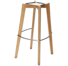 Houten kruk met voetensteun