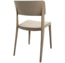 Stoel met rugleuning en vier poten