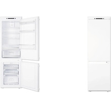 Witte koel-vriescombinatie met geopende deur naar de helft van de compartimenten