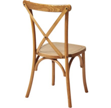 Houten stoel met kruislingse rugleuning