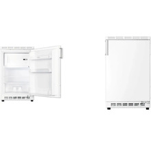 Witte koelkast met vriesvak en open en gesloten deur