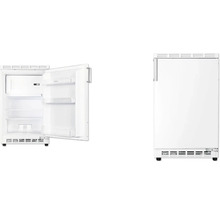 Witte koelkast met open en gesloten deur.