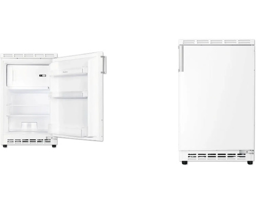 Witte koelkast met open en gesloten deur.