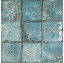 Vierkante, blauwe tegels met gestructureerd oppervlak