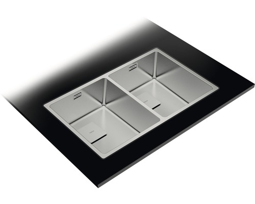 Roestvrijstalen spoelbak met twee bakken in zwart werkblad