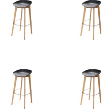 Vier barkrukken met houten poten en zitting