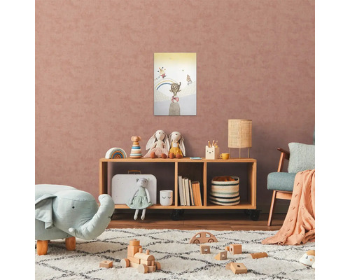 Kinderkamer met rek, speelgoed en muurschildering