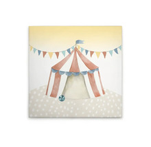 Geschilderde circustent met vlaggen op canvas