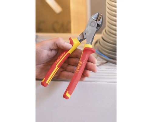 Stanley Fatmax kabelknipper in de hand