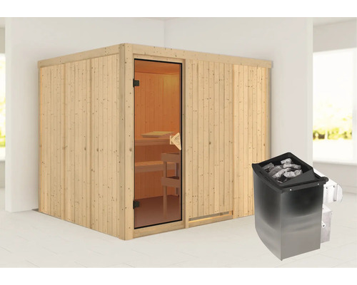 Sauna met sauna kachel in een heldere ruimte