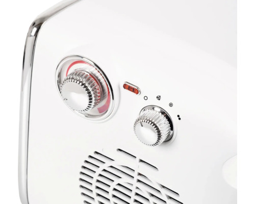 Close-up van een elektrische kachel met draaiknoppen voor temperatuur- en ventilatorinstellingen