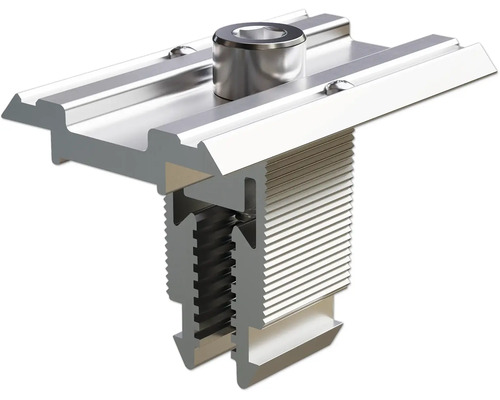 Metalen zonnepaneelbevestiging in detail