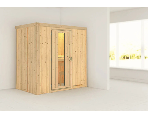 Houten sauna met glazen deur in een lichte ruimte