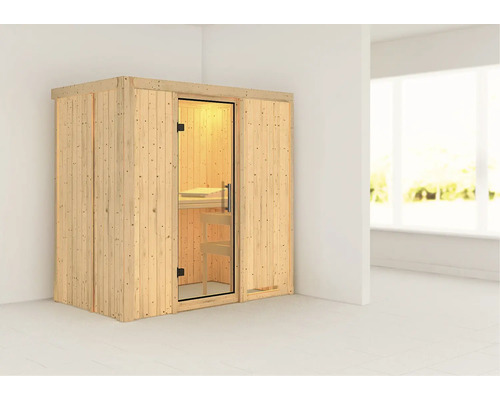 Houten sauna met glazen deur in een lichte ruimte
