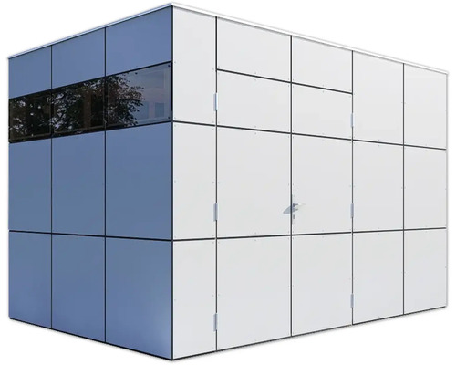 Gebouw met gevel van panelen en ramen