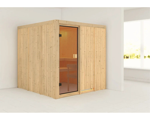 Finse sauna met glazen deur en houten wanden.