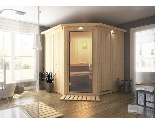 Houten hoeksauna met glazen deur in een badkamer