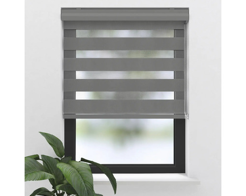 Grijs duo rolgordijn op raam voor lichtregeling
