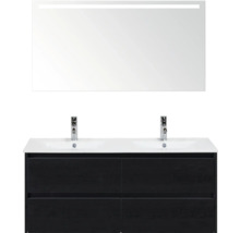 Wastafelmeubel met onderkast, dubbele wastafel, kranen en verlichte spiegel voor de badkamer.