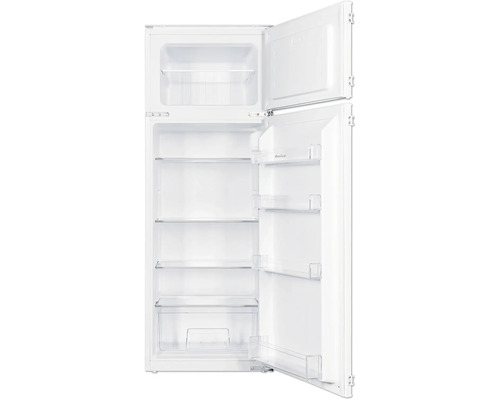 Geopende koelkast met vriesvak en planken