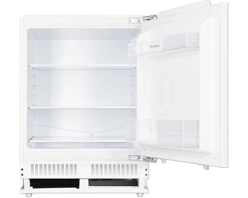Open witte Amica koelkast met planken