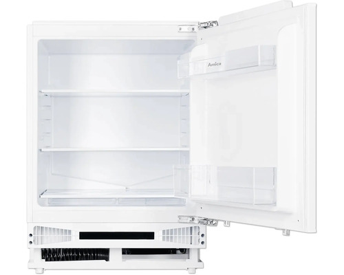 Geopende, witte koelkast met planken en compartimenten