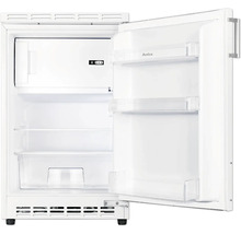 Open witte koelkast van Amica met planken