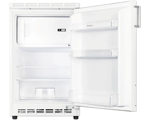 Open witte koelkast van Amica met planken