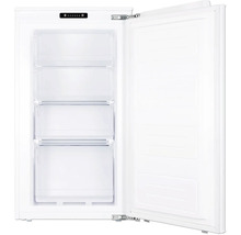 Geopende diepvriezer met laden voor voedselopslag