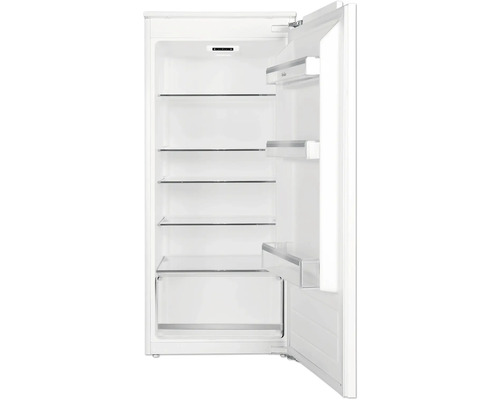 Binnenaanzicht van een koelkast met open vakken en groentelade