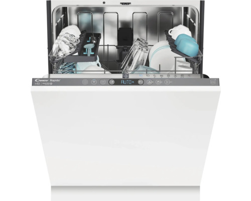 Geopende vaatwasser met vaat