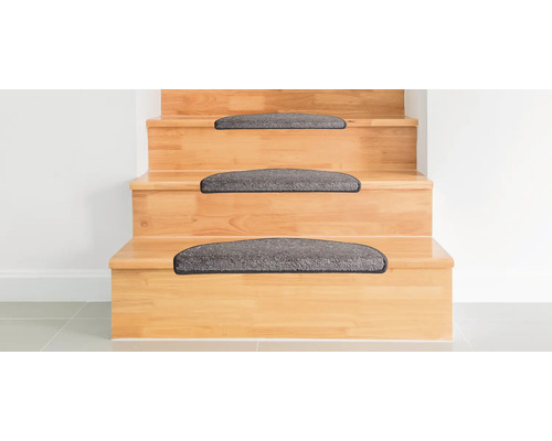 Houten trap met trapmatten