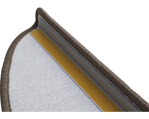 Detailopname van een trapmat met plakstrips voor bevestiging