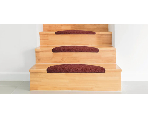 Houten trap met trapmatten