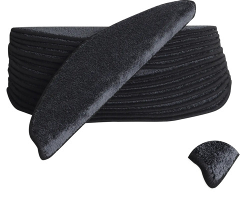 Stapel zwarte kniebeschermers voor tuinieren