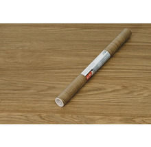 Een rol designfolie met houtlook.