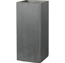 Hoge, vierkante plantenbak van beton