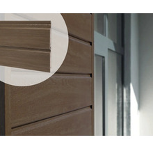Close-up van een gevel met houten rabatdelen