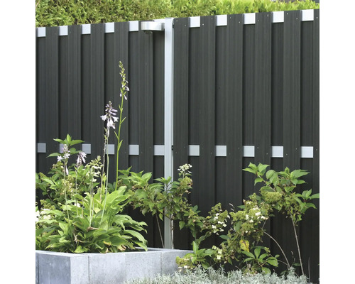 Houten tuinscherm met beplanting