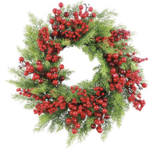 Decoratieve krans met bessen en dennennaalden als feestelijke decoratie